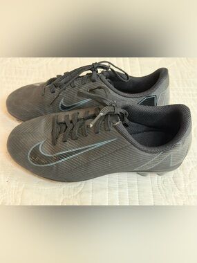 Nike Jr Mercurial Vapor 16 Club Soccer Cleats Black Kids Size 1.5y